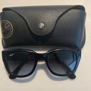 Black ray bans